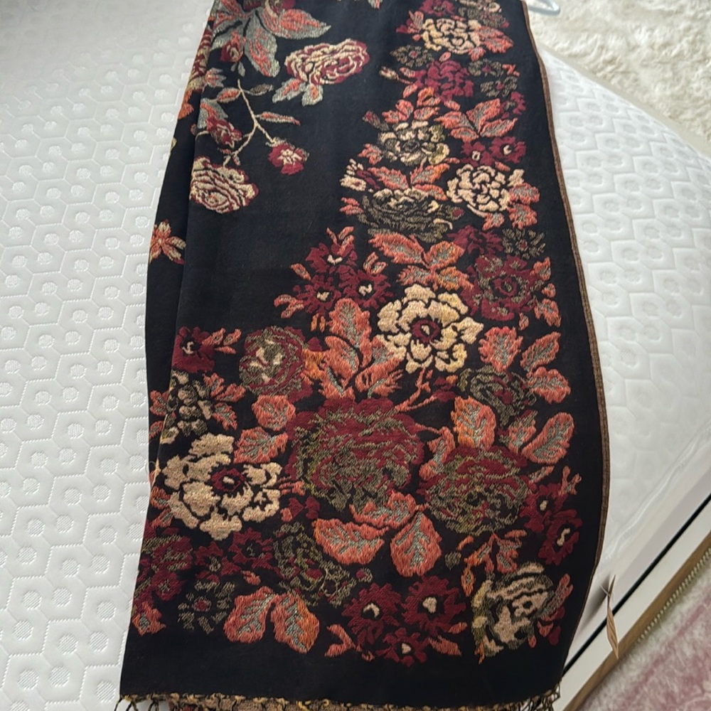 Pashmina Trend Essentials Floral Scarf